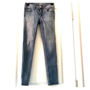 American Eagle Light Wash Jeans 0
